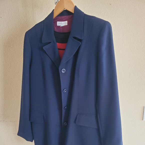 Vintage Two-Piece Smooth Studio Skirt suit. - Picture 5 of 6